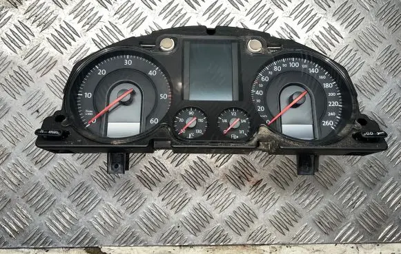 Volkswagen PASSAT B6 Speedometer (instrument cluster)