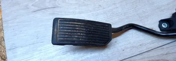 Nissan Primera Accelerator throttle pedal 18002au410