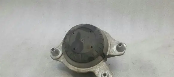 Mercedes-Benz C W205 Engine mount bracket A2052400200