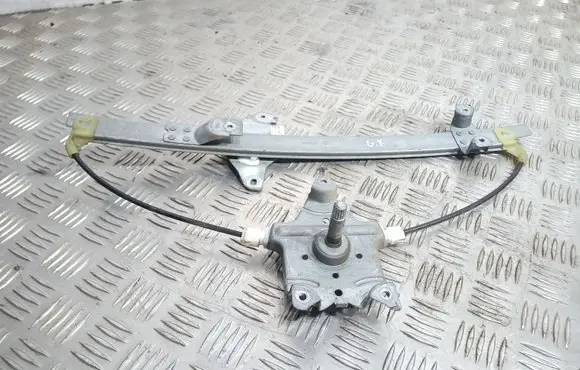 Rear door manual window regulator