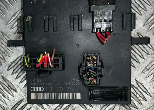 Audi A4 S4 B7 8E 8H Comfort/convenience module 8E0907279L