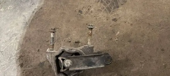 Volvo S80 Engine mount bracket 30748173