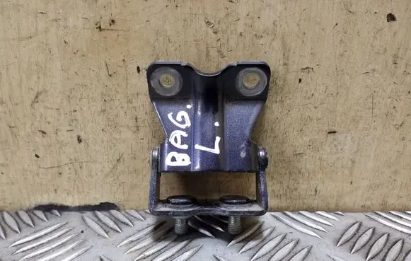 Subaru Outback Tailgate/trunk/boot hinge