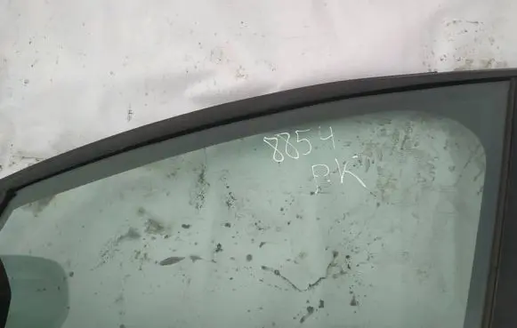 Peugeot 5008 Front door window glass four-door
