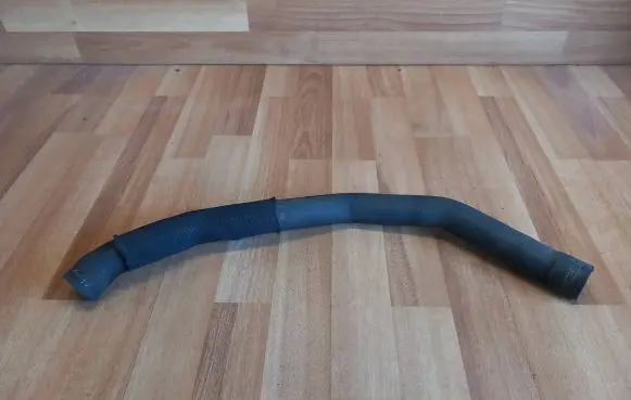 Engine coolant pipe/hose