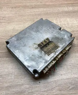 Mazda 323 Engine control unit/module ECU RF4S18881B 2758005791