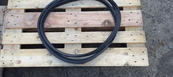 Trunk rubber seal (body)