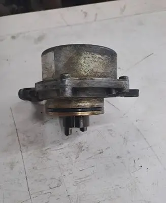 BMW 5 E60 E61 Vacuum pump