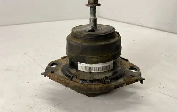 Jeep Grand Cherokee Engine mount bracket 68252518AA