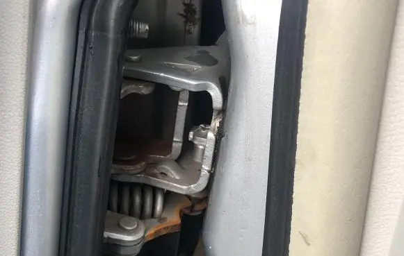 Chrysler Grand Voyager V Front door upper hinge