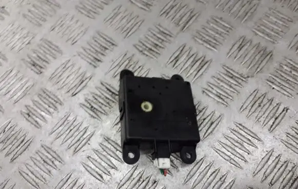 Nissan Primera A/C air flow flap actuator/motor 3T050-30820