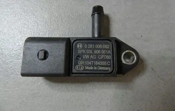 Volkswagen Touareg II Exhaust gas pressure sensor 0281006062