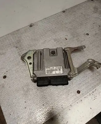 Toyota Yaris Engine control unit/module 896610DE80 0281017620