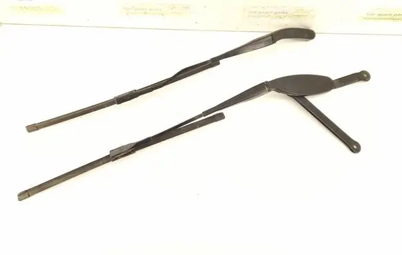 Mercedes-Benz C W205 Front wiper blade arm 2058203900 2058203700