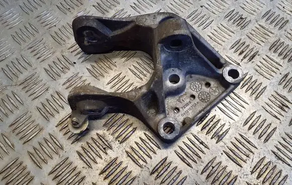 Chrysler Grand Voyager V Engine mounting bracket 04721570AA 72339