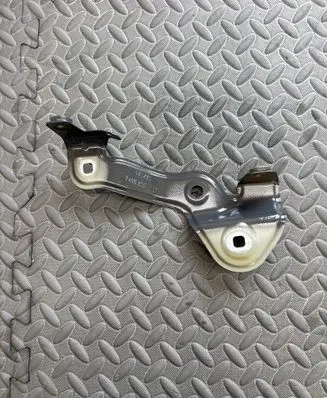 BMW i4 Fender mounting bracket 7486805