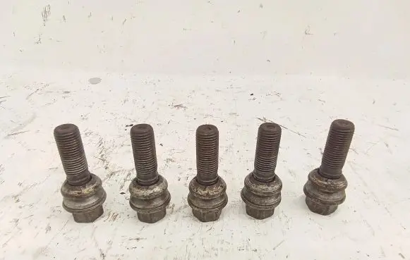 Volkswagen Transporter - Caravelle T5 Nuts/bolts 