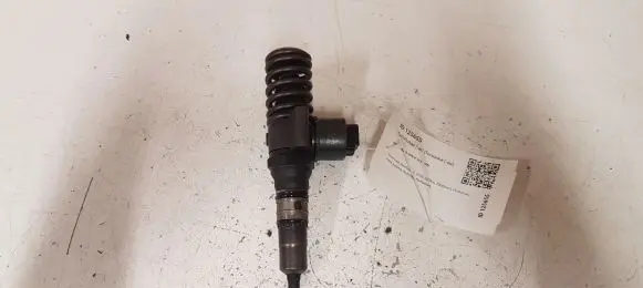 Volkswagen Golf V Fuel injector 03G130073G