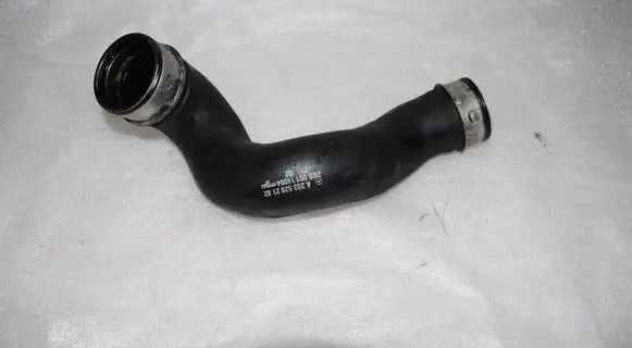 Mercedes-Benz C W203 Intercooler hose/pipe A2035282182