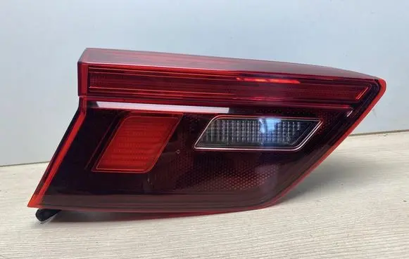 Volkswagen Tiguan Tailgate rear/tail lights 5NL945093