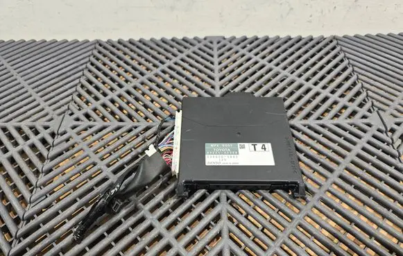 Toyota RAV 4 (XA40) Central body control module 8922142300 2380005882