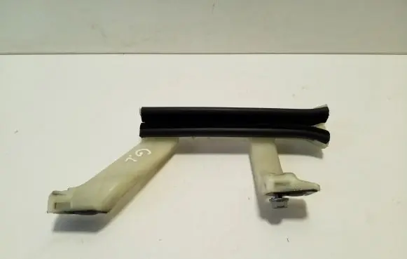 Opel Grandland X Rear door windshield rail 9821857380
