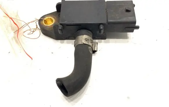 Opel Insignia A Fuel pressure regulator 55566186