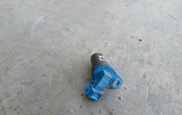Ford Fiesta Camshaft position sensor YS6A-12K073-AB