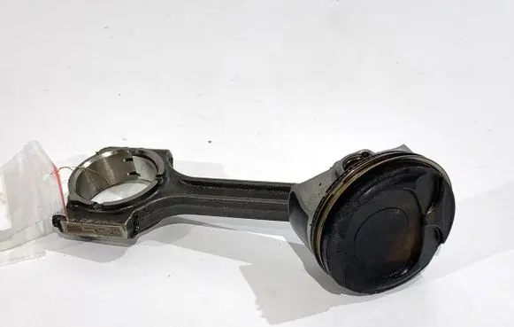 SsangYong Tivoli Piston with connecting rod G15DTF