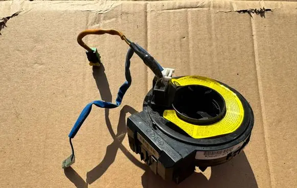 KIA Carens II Airbag squib ring wiring DN0N0637184