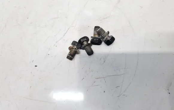 Toyota Avensis T250 Nuts/bolts 