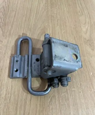 Audi A4 S4 B7 8E 8H Rear door lower hinge 8E0833411
