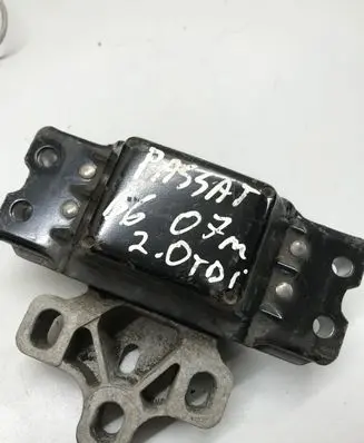 Volkswagen PASSAT B6 Engine mount bracket 3C0199555