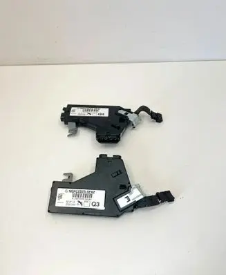 Mercedes-Benz SL R230 Aerial antenna amplifier A2308201089 A2308200989