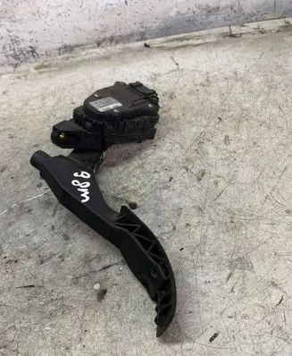 Volkswagen Golf IV Accelerator throttle pedal 1J1721503H