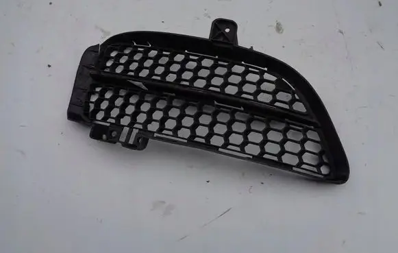 Volkswagen Touareg I Front bumper lower grill