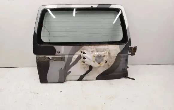 Mitsubishi Pajero Back/rear loading door 
