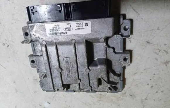Ford Escape III Engine control unit/module ECU HJ5A-12A650-MA