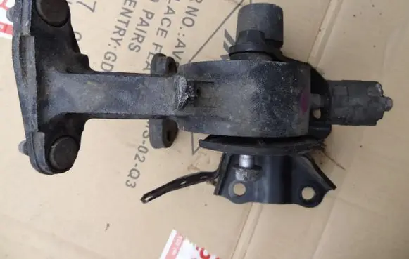 Toyota Auris 150 Engine mounting bracket 1222222222