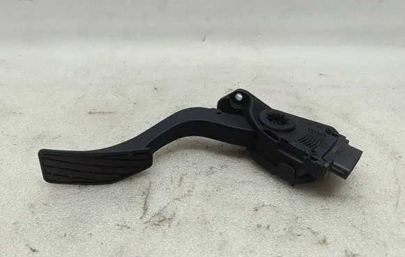 Suzuki Grand Vitara I Accelerator throttle pedal 1590065J01 6PV00907400 27022006