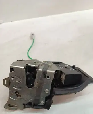 BMW 5 E39 Front door lock 82350969