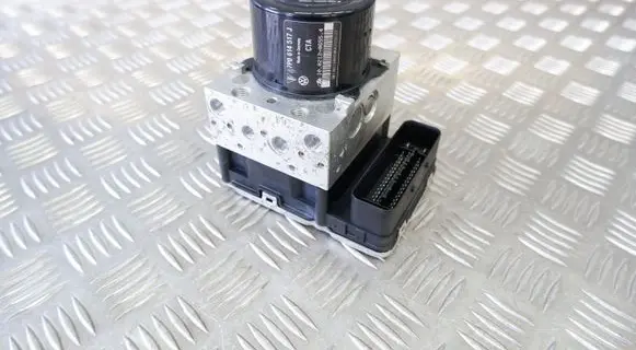 Volkswagen Touareg II ABS Pump 7P0614517J 7P0907379
