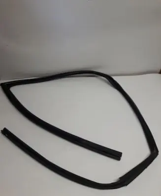 Renault Kadjar Rubber seal front door window/glass 