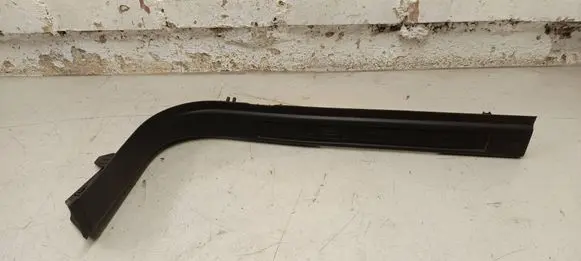 Front sill trim cover