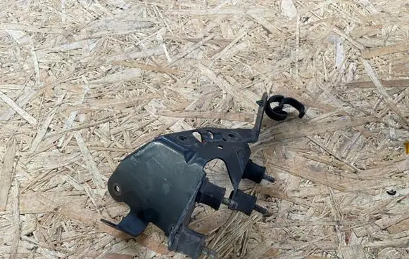 Peugeot 807 ABS pump bracket 