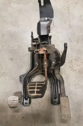 Volkswagen Golf II Pedal assembly 357721111D 357721315