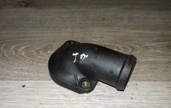 Volvo V70 Thermostat housing 074121121B