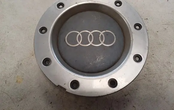 Audi A4 S4 B7 8E 8H Non-original wheel cap 