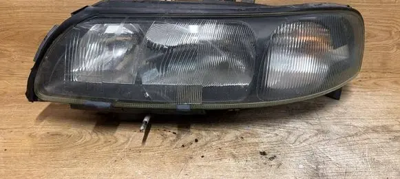 Volvo V70 Headlight/headlamp 8693547