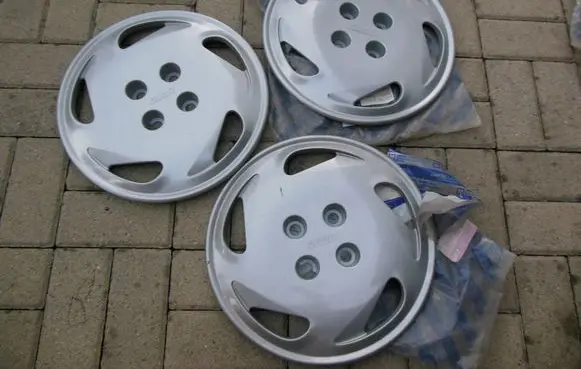 Fiat Punto (176) R14 wheel hub/cap/trim 77395960